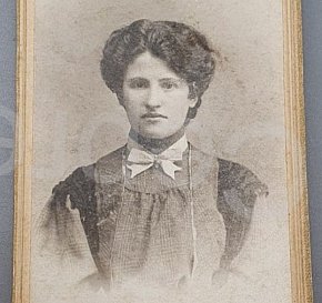 Портрет жінки, початок ХХ століття