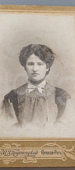 Портрет жінки, початок ХХ століття