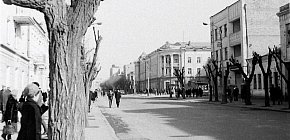 Старе фото проспекту Карла Маркса, ймовірно кінець 1960-х – початок 1970-х років