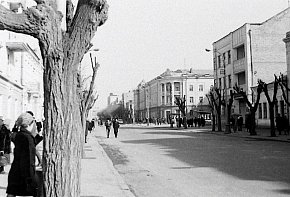 Старе фото проспекту Карла Маркса, ймовірно кінець 1960-х – початок 1970-х років