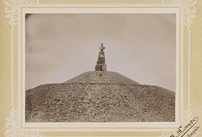 Перший пам'ятник Олександру Полю у Кривому Розі (встановлений у 1891)