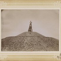 Перший пам'ятник Олександру Полю у Кривому Розі (встановлений у 1891)