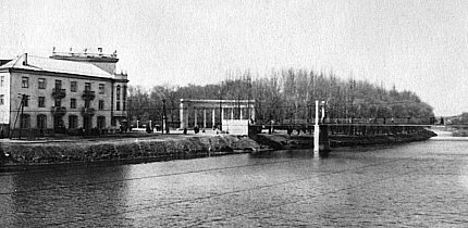 Вид на Гданцівський пішохідний міст, фото другої половини 1950-х років