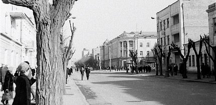 Старе фото проспекту Карла Маркса, ймовірно кінець 1960-х – початок 1970-х років
