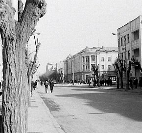Старе фото проспекту Карла Маркса, ймовірно кінець 1960-х – початок 1970-х років