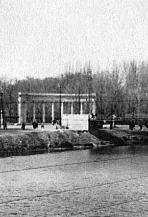 Вид на Гданцівський пішохідний міст, фото другої половини 1950-х років