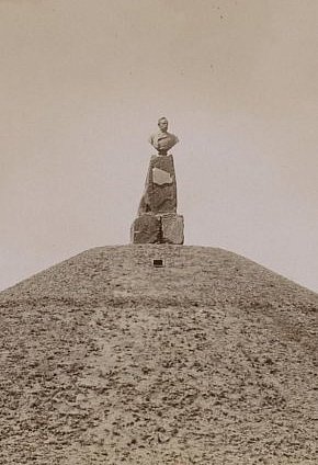 Перший пам'ятник Олександру Полю у Кривому Розі (встановлений у 1891)