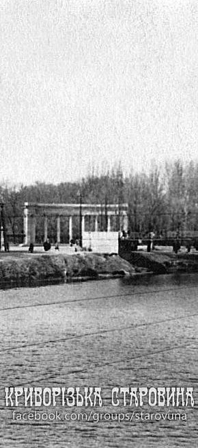 Вид на Гданцівський пішохідний міст, фото другої половини 1950-х років