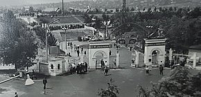 Парадний вхід на стадіон Південного гірничо-збагачувального комбінату, 1967 рік