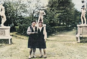 Скульптури в парку Суворова на руднику ім. Комінтерну. Фото 1950-х років