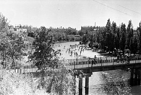 Вид на пляж парку імені Гагаріна (нині Театральний), травень 1971 рік