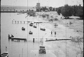 Пляжна зона на правому березі Кресівського водосховища, літо 1968 року