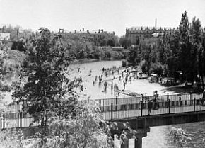 Вид на пляж парку імені Гагаріна (нині Театральний), травень 1971 рік