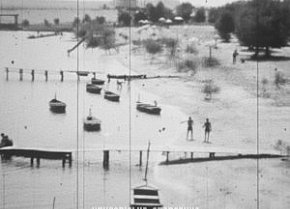 Пляжна зона на правому березі Кресівського водосховища, літо 1968 року