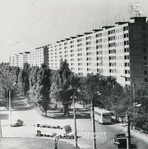 Вид на площу Горького (площа 95-й Квартал) та кінець вулиці Дніпропетровської (проспект Миру), 1970-ті роки