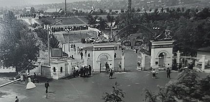 Парадний вхід на стадіон Південного гірничо-збагачувального комбінату, 1967 рік