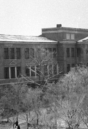 Старий корпус КГРІ (нині КНУ), грудень 1965 рік