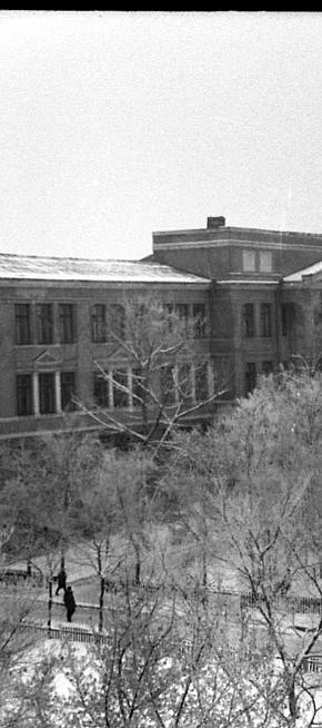 Старий корпус КГРІ (нині КНУ), грудень 1965 рік