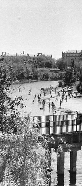 Вид на пляж парку імені Гагаріна (нині Театральний), травень 1971 рік