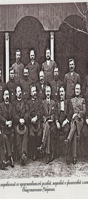 Чиновники містечка Кривий Ріг у літньому театрі