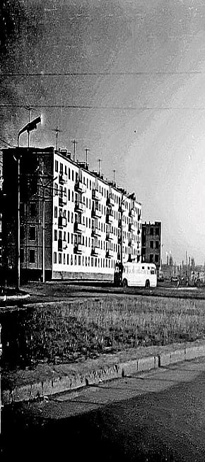 Площа Героїв Кривбасу (до декомунізації — Маяковського)