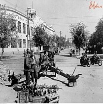Німецькі солдати біля гаубиці