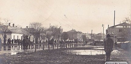 Свято-Миколаївська вулиця (до 2016 — вулиця Леніна)