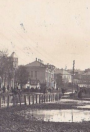 Свято-Миколаївська вулиця (до 2016 — вулиця Леніна)