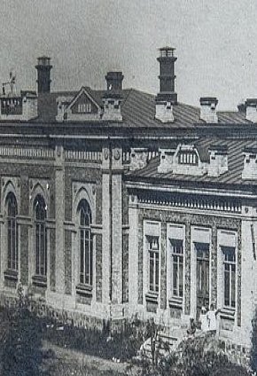 Будівля театру та школи Галківської копальні