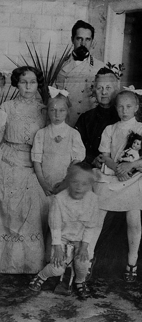 Сім'я директора криворізького комерційного училища В'ячеслава Морачевського