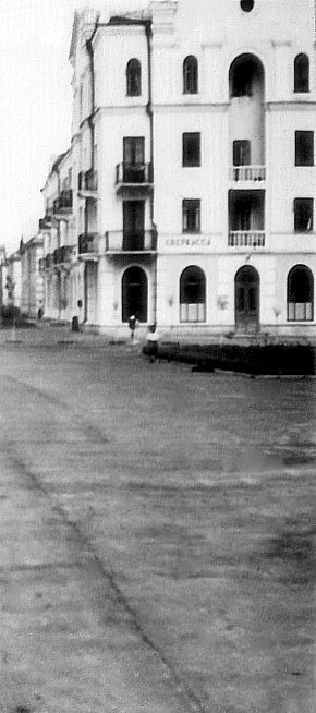 Біля Тернівського РАГСу