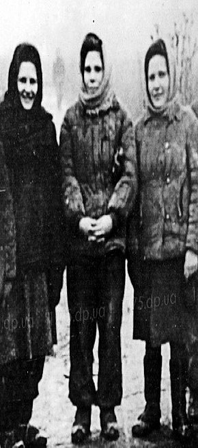 Жінки на відновленні Криворізького металургійного заводу, 1944 рік.