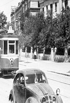 Трамвай і спорткар