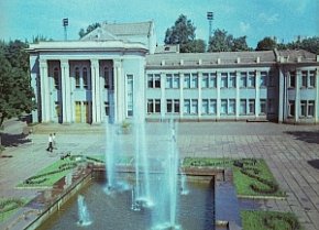 Дзержинка. Кінотеатр «Батьківщина» у 1976 році