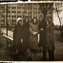 Перед будівлею міськвиконкому. 1975 рік