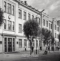 Фасад «Кривбаспроекту» на проспекті Поштовий, 38