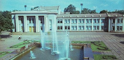 Дзержинка. Кінотеатр «Батьківщина» у 1976 році