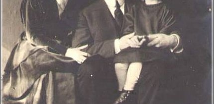 Микола Світальський з сім'єю