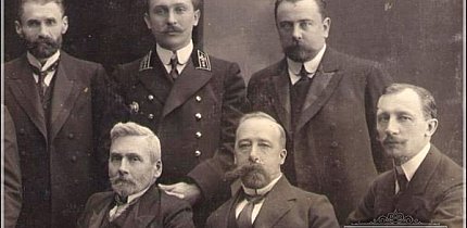 Микола Світальський (зверху по центру)