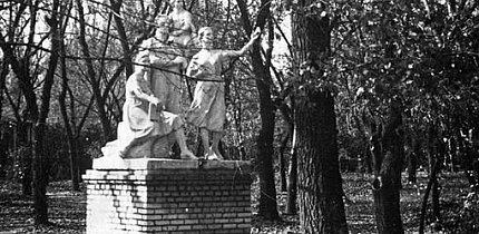 Скульптура у парку Федора Мершавцева