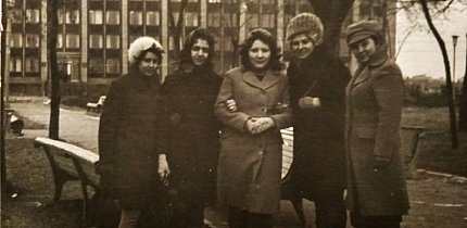 Перед будівлею міськвиконкому. 1975 рік