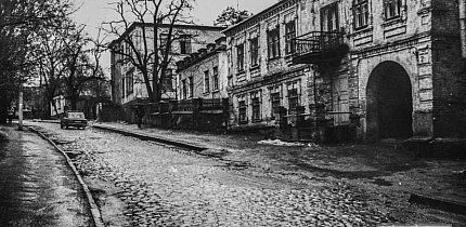 Вулиця Каунаська (колишня Синагогальна) у 1994 році