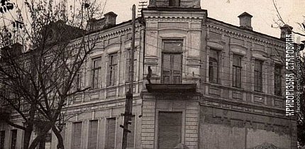 Криворізьке медучилище на вулиці Поля, 20