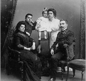 Микола Світальский з родиною