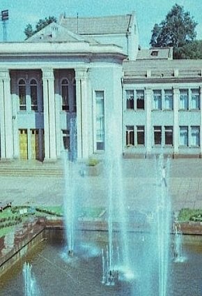 Дзержинка. Кінотеатр «Батьківщина» у 1976 році