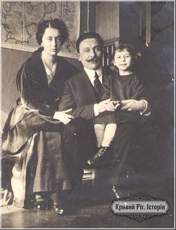 Микола Світальський з сім'єю