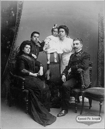 Микола Світальский з родиною
