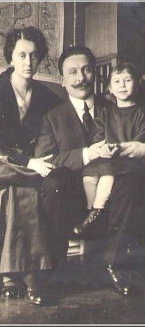 Микола Світальський з сім'єю