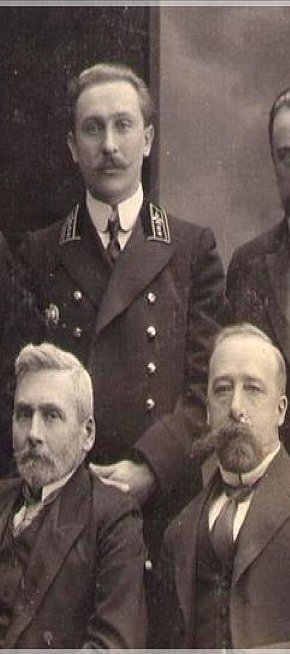 Микола Світальський (зверху по центру)