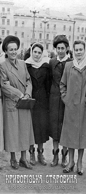 Площа Українська (Сталіна, Миру, Визволення)